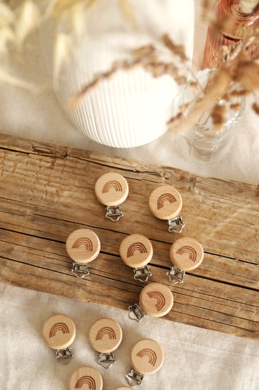 Prendedor de chupetas arco-íris